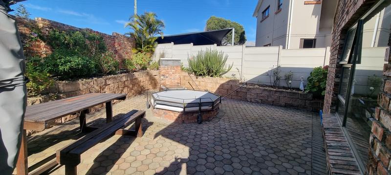 4 Bedroom Property for Sale in Fraaiuitsig Western Cape